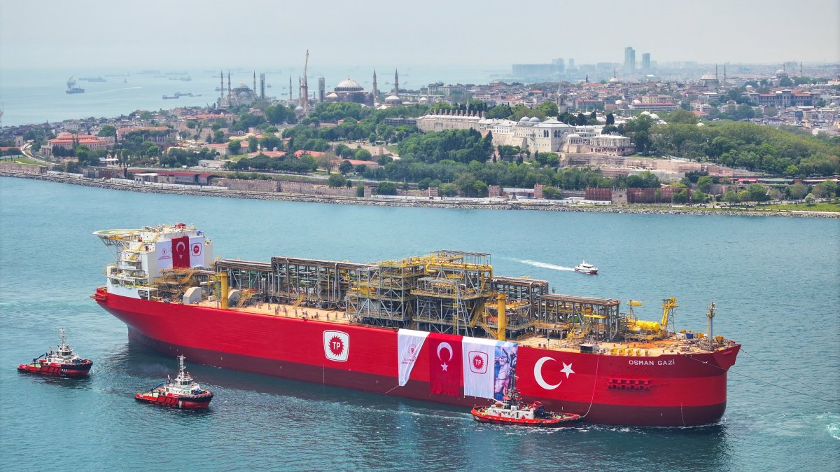 Türkiye’s 1st floating gas platform Osman Gazi heads to Black Sea