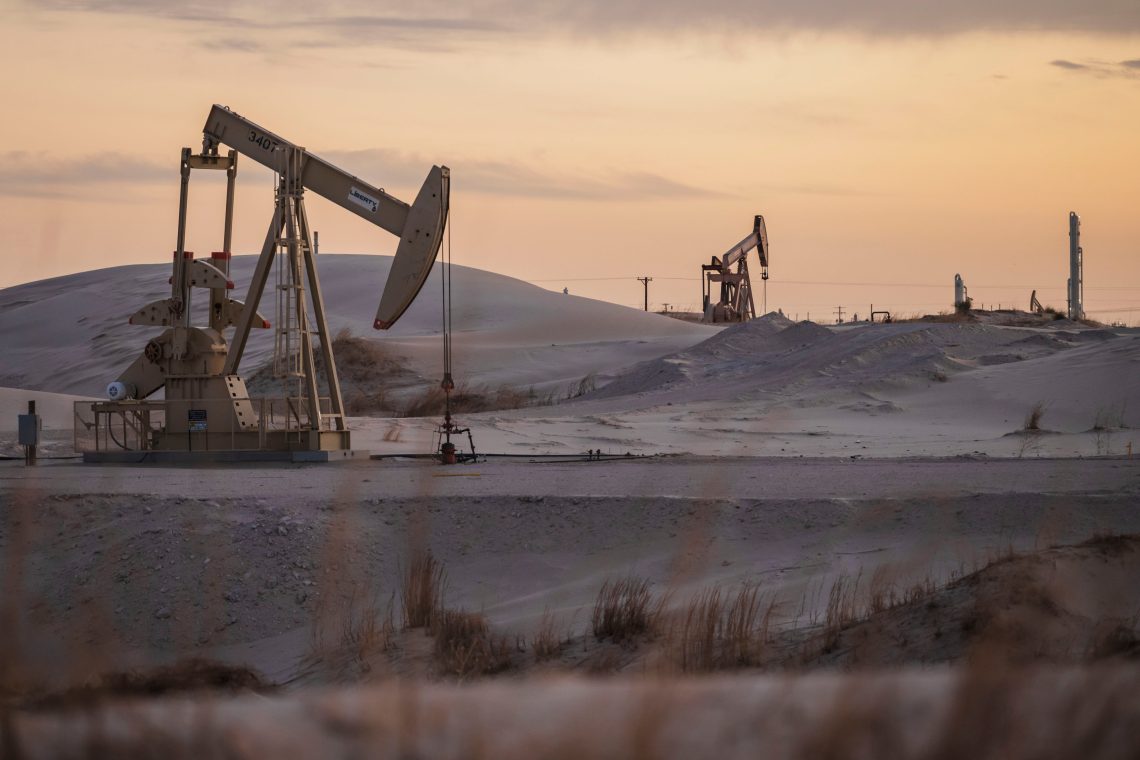 Oil Falls Short of Gains